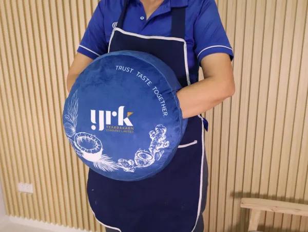 หมอนซุกมือทรงกลม Yearrakarn Company Limited