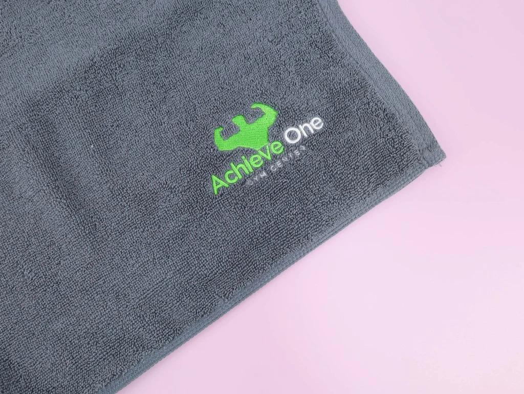 ผ้าขนหนูปักโลโก้ Achieve One Gym Center